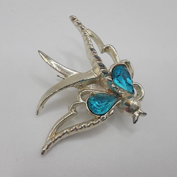 Vintage Silvertone Butterfly Pin Blue Gem‎ Eyes Brooch Pin - Picture 1 of 2